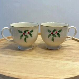 Set of 2 Lenox Special holly footed tea cups gold rim made in USA 3” tall